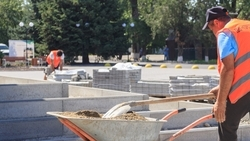 Площадь благоустроили в центре села Ипатовского округа