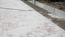 Пешеходную дорожку ремонтируют в селе Ипатовского округа по инициативе жителей