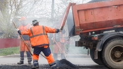 Подъездную дорогу к селу Лесная Дача ремонтируют по регпрограмме