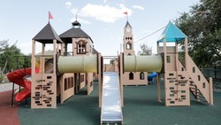 В Петровском округе построили новую детскую площадку